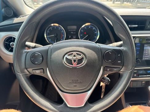 Used 2018 Toyota Corolla LE FWD image 10