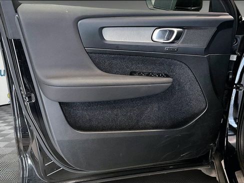 Used 2025 Volvo XC40 B5 Core image 10