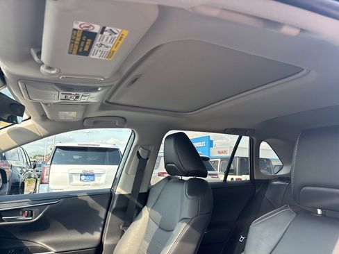 Used 2021 Toyota RAV4 Limited image 31