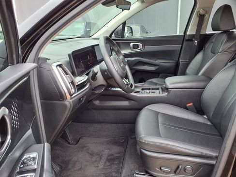 Certified 2025 Kia Sorento S FWD image 10