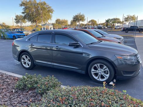 Used 2017 Ford Taurus SE image 5