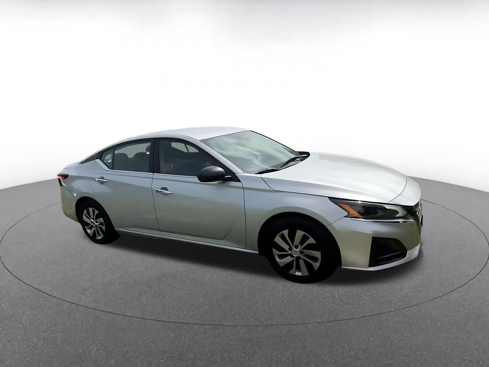 Used 2024 Nissan Altima 2.5 S FWD image 2