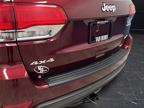 Used 2019 Jeep Grand Cherokee Laredo AWD/4WD image 34