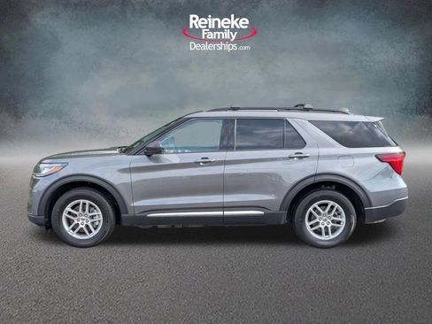 Used 2025 Ford Explorer Active AWD/4WD image 9