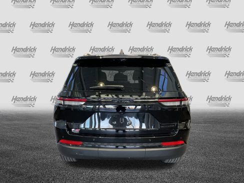 Used 2025 Jeep Grand Cherokee Limited w/ Luxury Tech Group II image 9