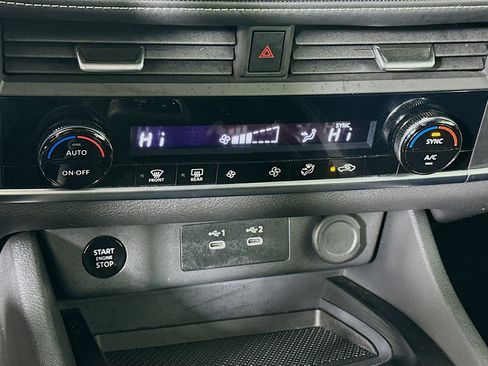 Used 2025 Nissan Rogue SV image 23