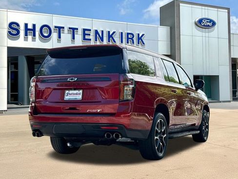 Used 2023 Chevrolet Suburban RST w/ Sport Performance Package image 7