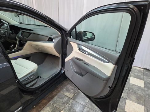 Used 2017 Cadillac XT5 Premium Luxury w/ Advanced Security Package image 12