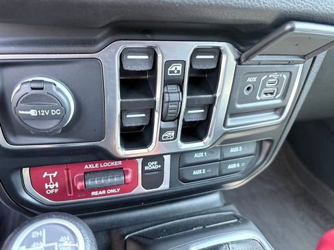 Used 2024 Jeep Wrangler Unlimited AWD/4WD image 19