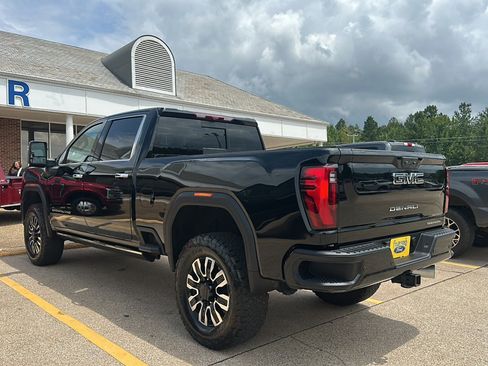 Used 2024 GMC Sierra 2500 Denali Ultimate w/ Max Trailering Package AWD/4WD image 5
