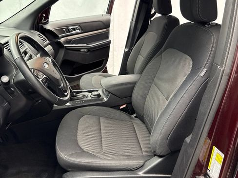 Used 2018 Ford Explorer XLT AWD/4WD image 7