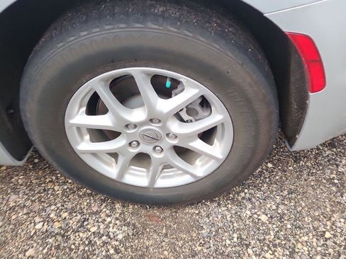 Used 2023 Chrysler Pacifica Touring-L image 6