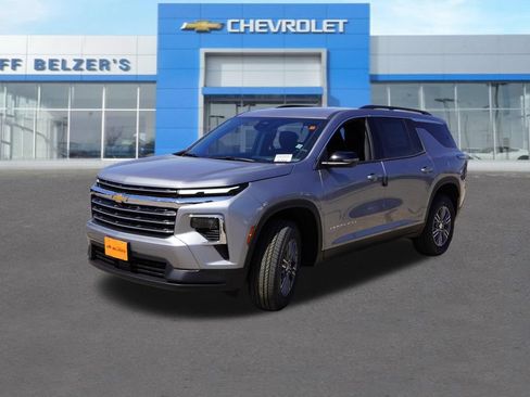 New 2026 Chevrolet Traverse LT w/ Driver Confidence Package AWD/4WD image 7