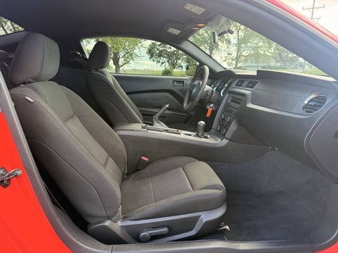 Used 2011 Ford Mustang Coupe w/ 101A Rapid Spec Order Code RWD image 19