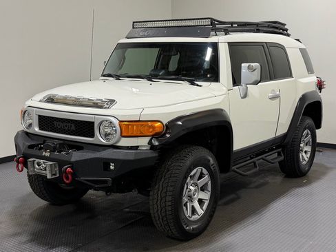 Used 2014 Toyota FJ Cruiser 4WD w/ Upgrade Package image 21