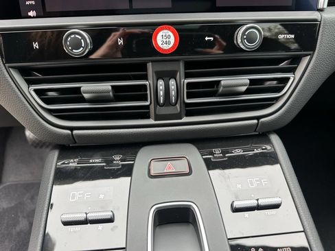 Used 2026 Porsche Macan Turbo AWD/4WD image 26