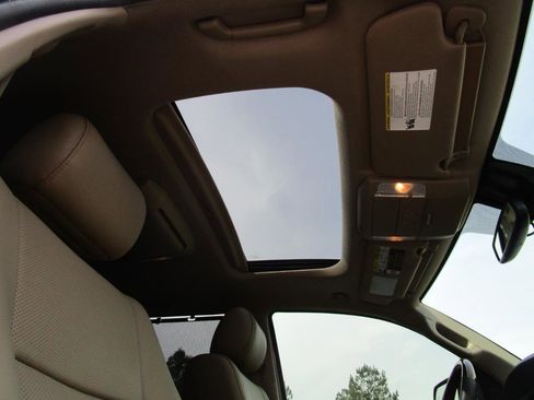 Used 2018 Toyota Sequoia Platinum image 33