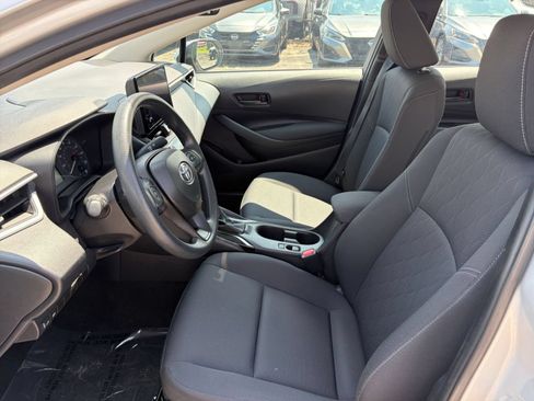 Used 2025 Toyota Corolla LE FWD image 23