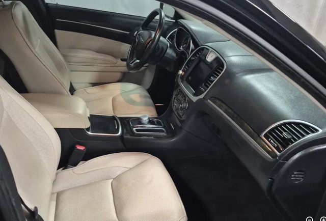 Used 2022 Chrysler 300 Touring L w/ Popular Equipment Group RWD image 5