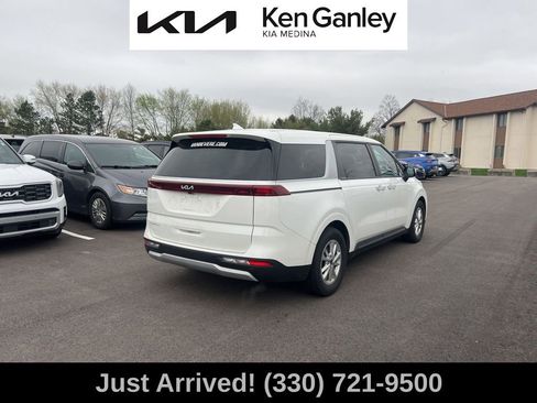 Used 2024 Kia Carnival LX image 5