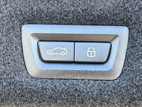 New 2025 BMW 750e xDrive w/ Premium Package image 11