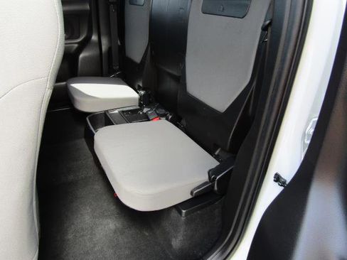 Used 2020 Toyota Tacoma SR AWD/4WD image 14