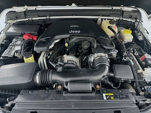 Used 2018 Jeep Wrangler Unlimited Sport S image 31