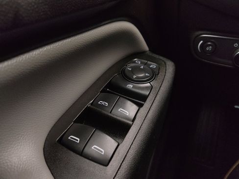 Used 2021 Chevrolet Equinox Premier AWD/4WD image 27