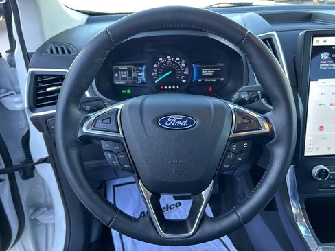 Used 2024 Ford Edge Titanium image 19