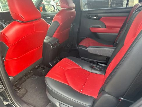 Used 2024 Toyota Highlander XSE FWD image 5