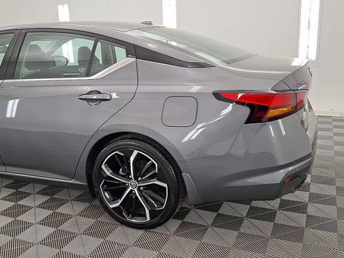 Used 2025 Nissan Altima 2.5 SR w/ SR Premium Package FWD image 2