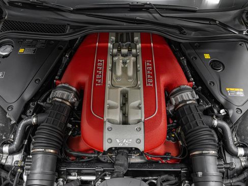 Used 2021 Ferrari 812 GTS image 36
