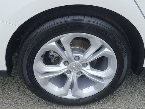 Certified 2025 Honda Accord LX image 9