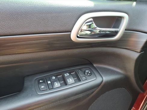 Used 2021 Jeep Grand Cherokee Laredo X AWD/4WD image 16