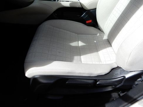 Used 2023 Honda HR-V LX image 13