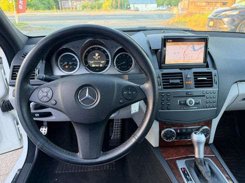 Used 2011 Mercedes-Benz C 300 Luxury image 22