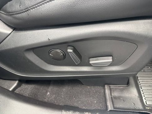 Used 2023 Ford Explorer Limited w/ Limited Technology Package image 15