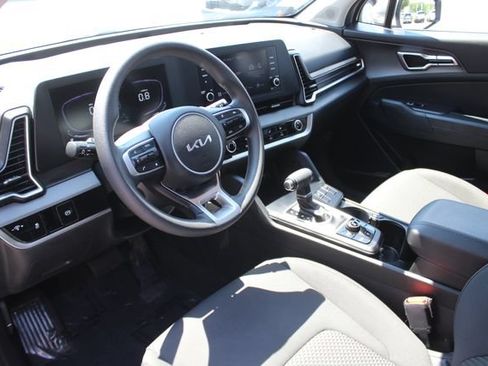 Used 2024 Kia Sportage LX AWD/4WD image 3