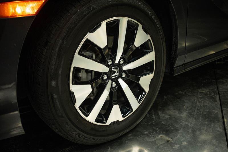 Used 2025 Honda Odyssey Touring image 3