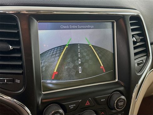 Used 2017 Jeep Grand Cherokee Limited image 20