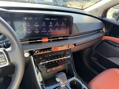 Certified 2024 Kia Carnival SX image 28