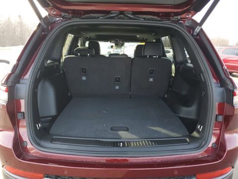 New 2026 Jeep Grand Cherokee Altitude image 10