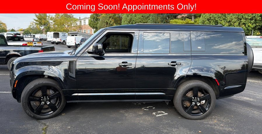 Used 2024 Land Rover Defender 130 X-Dynamic SE AWD/4WD image 1