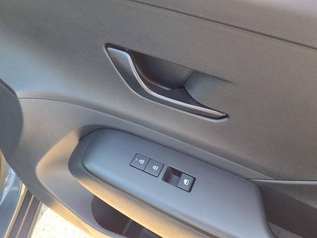 Used 2025 Hyundai Kona SEL FWD image 44