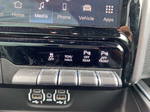 Used 2023 RAM 1500 Laramie AWD/4WD image 14