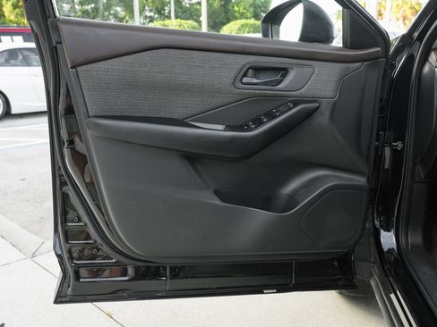 Used 2023 Nissan Rogue S AWD/4WD image 30