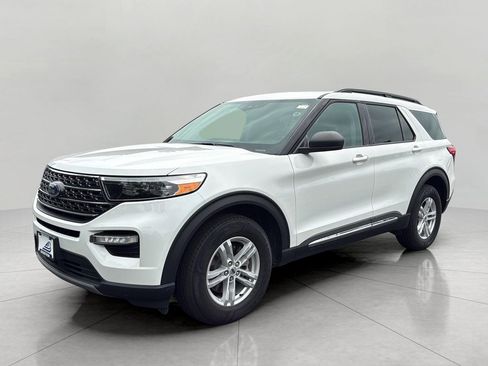 Certified 2024 Ford Explorer XLT w/ Equipment Group 202A AWD/4WD image 5