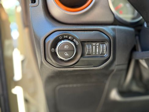 Used 2022 Jeep Gladiator Mojave w/ LED Lighting Group AWD/4WD image 23