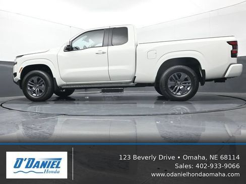 Used 2025 Nissan Frontier SV w/ SV Convenience Package AWD/4WD image 10