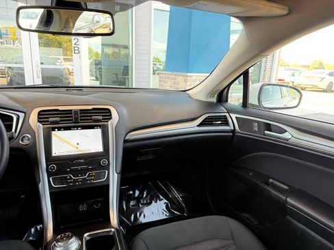 Used 2019 Ford Fusion SE FWD image 24